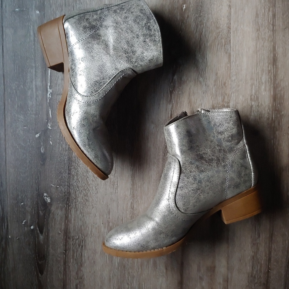 Union Bay Silver Cowgirl booties